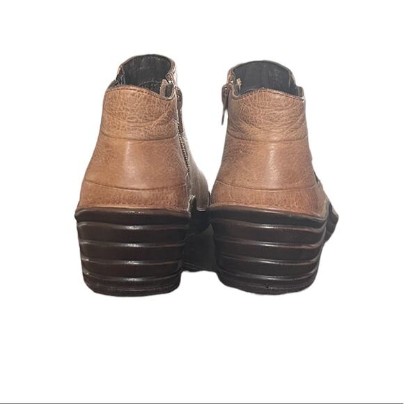 Bionica  Focal Ankle Bootie - Picture 4 of 6